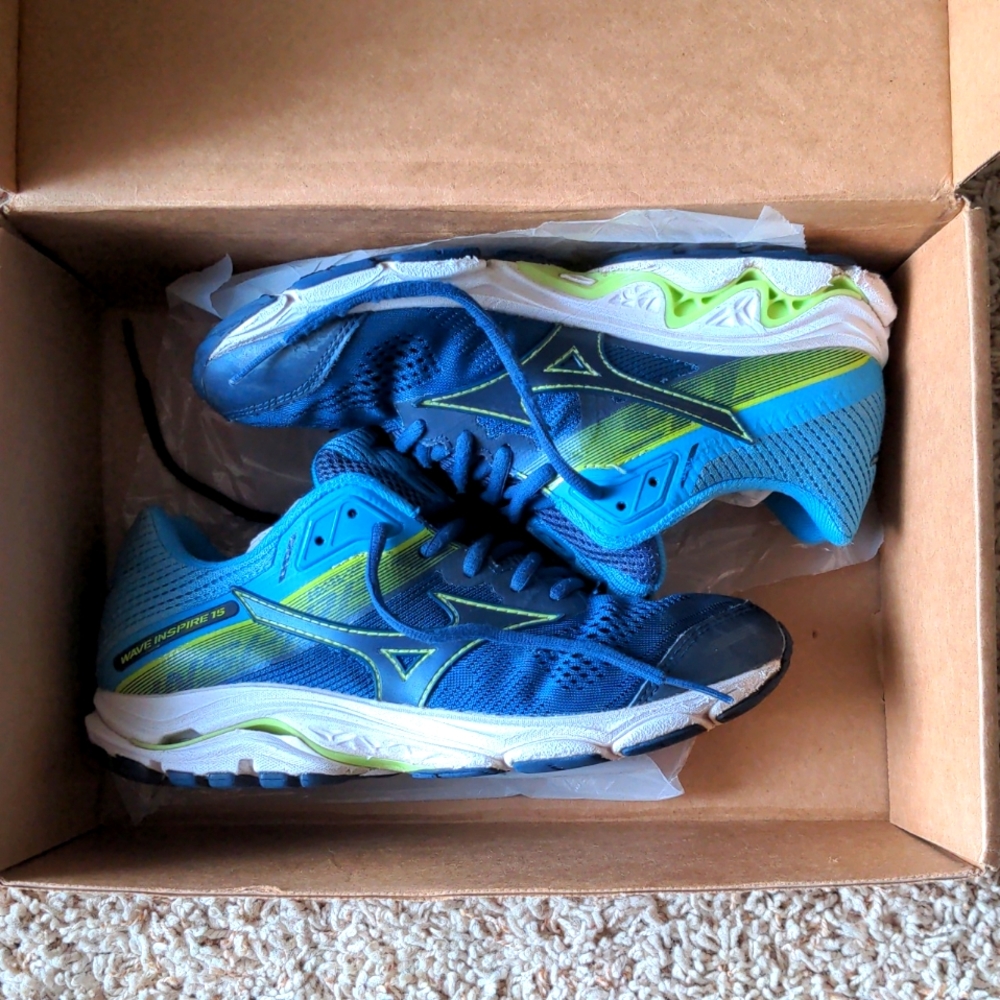 Muzino wave inspire 15 men's boy's running shoe Size 7 Wide 2E